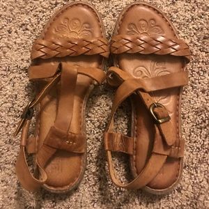 Born sandals